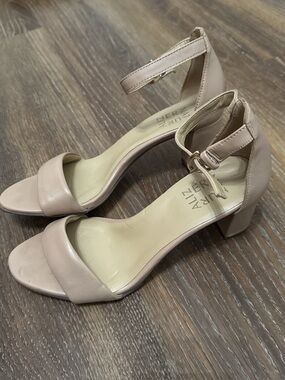 Ankle Strap Block Heel Sandals in Nude